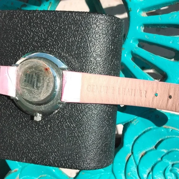 Women's EUC Crystal Encrusted Wristwatch w/ Pink Leather Band! - Picture 4 of 7